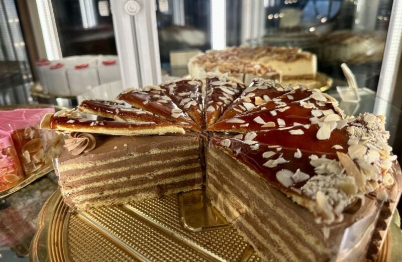 budapest-coffee-house-tour-with-cofffee-dessert-tasting