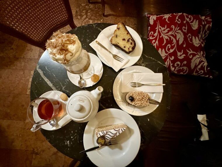 budapest-coffee-house-tour-with-cofffee-dessert-tasting