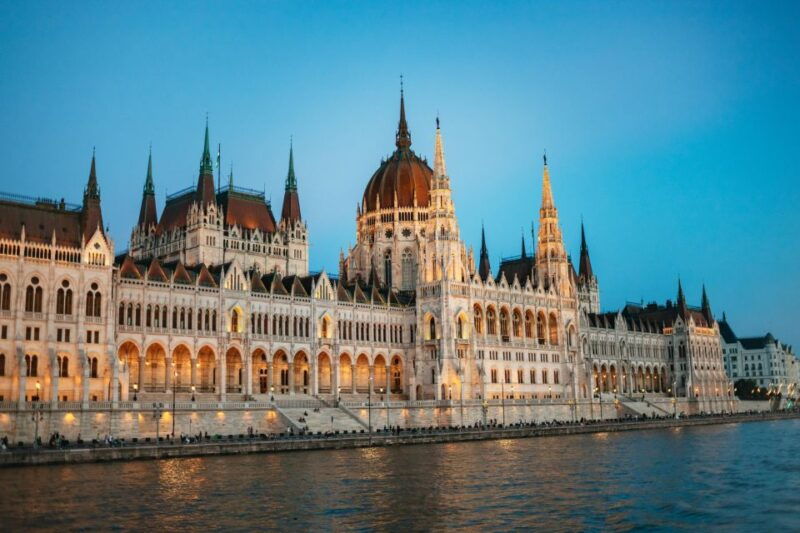 budapest-danube-cruise-with-hungarian-dinner-and-live-music