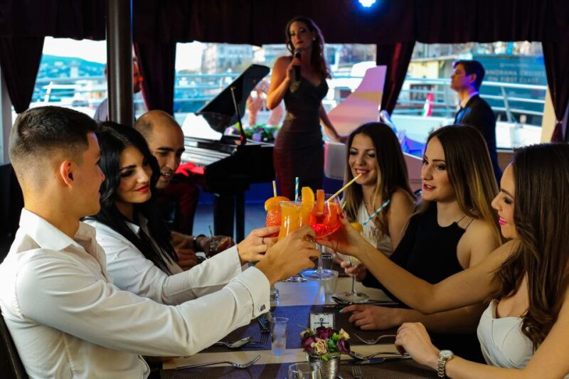 budapest-danube-drink-and-piano-show