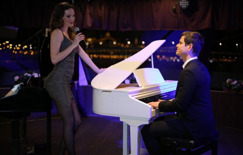 budapest-danube-drink-and-piano-show