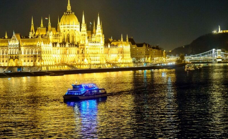 budapest-danube-drink-and-piano-show