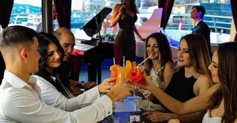 budapest-danube-drink-and-piano-show
