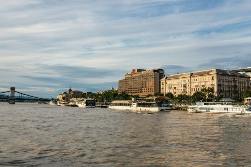 budapest-danube-river-city-lights-express-cruise