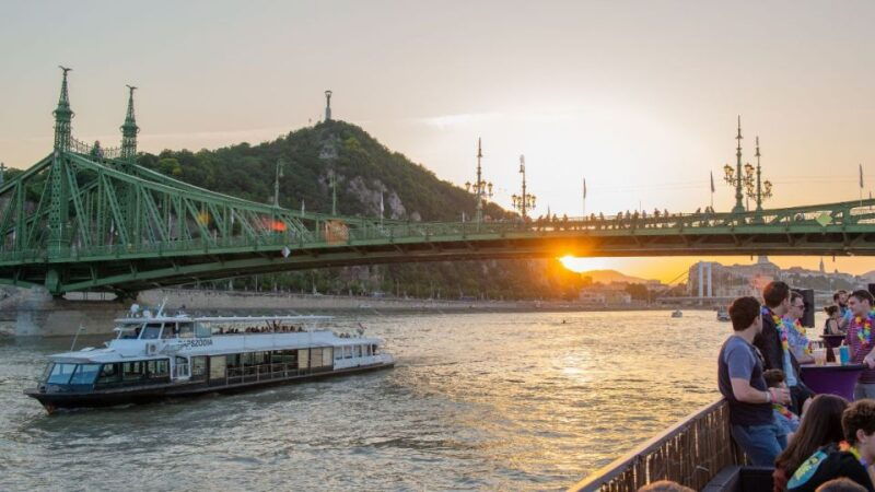budapest-danube-river-cruise-with-unlimited-prosecco