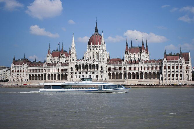 budapest-danube-sightseeing-cruise-with-drink-and-audio-guide