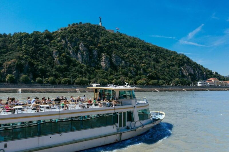 budapest-day-or-night-river-cruise-on-panoramic-boat