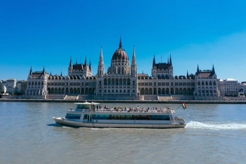 budapest-day-or-night-river-cruise-on-panoramic-boat