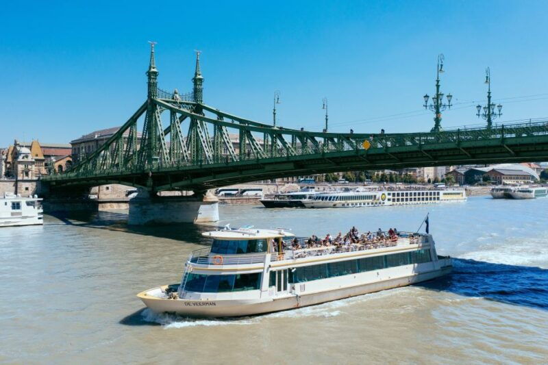budapest-day-or-night-river-cruise-on-panoramic-boat