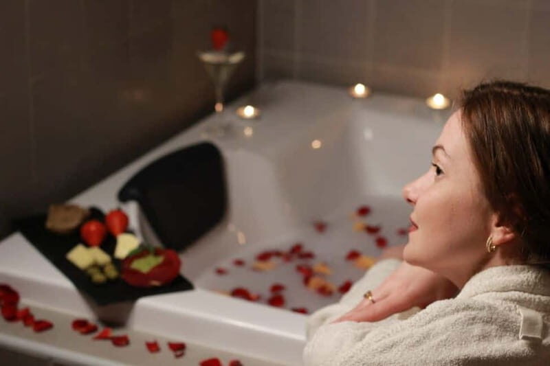 BUDAPEST, Day Spa : Couples Massage with Roses Bubble Bath - An In-Depth Look at the Experience