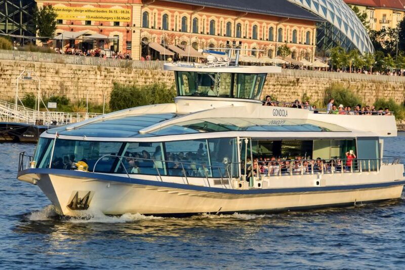 budapest-daytime-sightseeing-boat-cruise