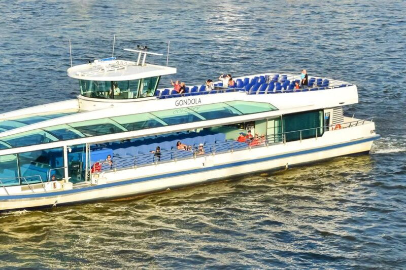 budapest-daytime-sightseeing-boat-cruise