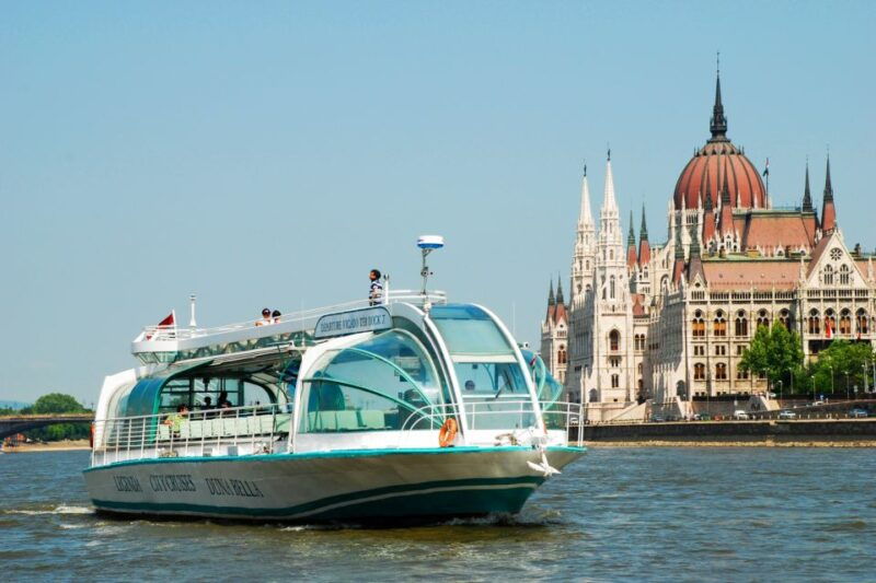 budapest-daytime-sightseeing-boat-cruise