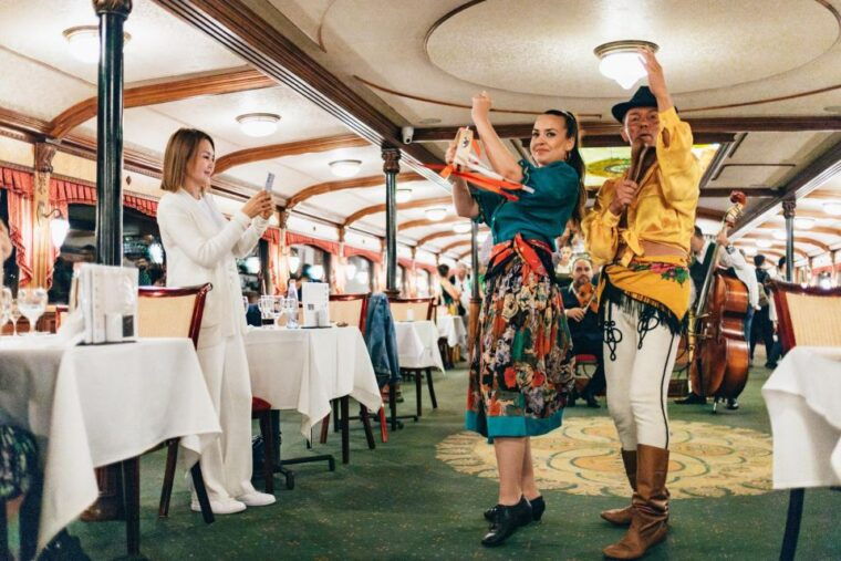 budapest-dinner-cruise-with-live-music-and-folk-dance-show