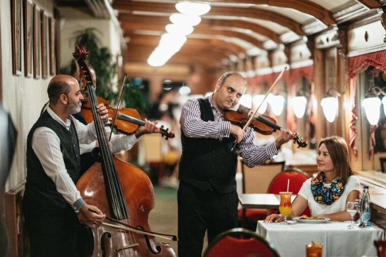 budapest-dinner-cruise-with-live-music-and-folk-dance-show