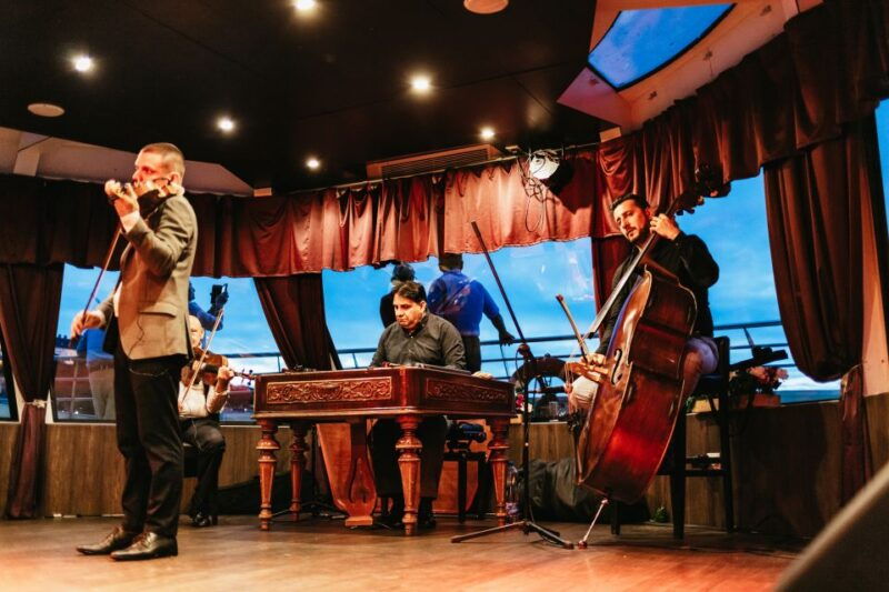 budapest-dinner-cruise-with-operetta-and-folk-show