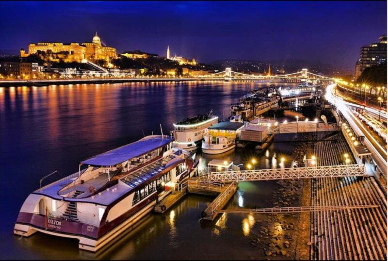 budapest-downtown-budapest-unlimited-booze-cruise
