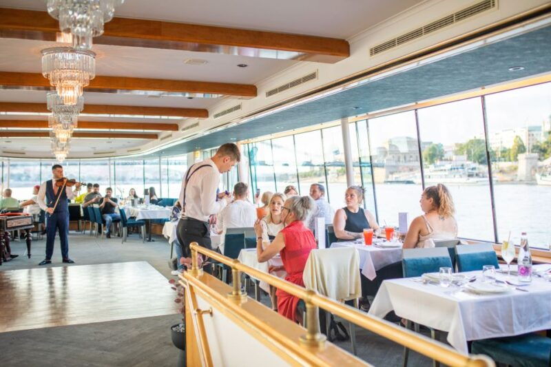 budapest-evening-cruise-and-dinner-with-welcome-drink