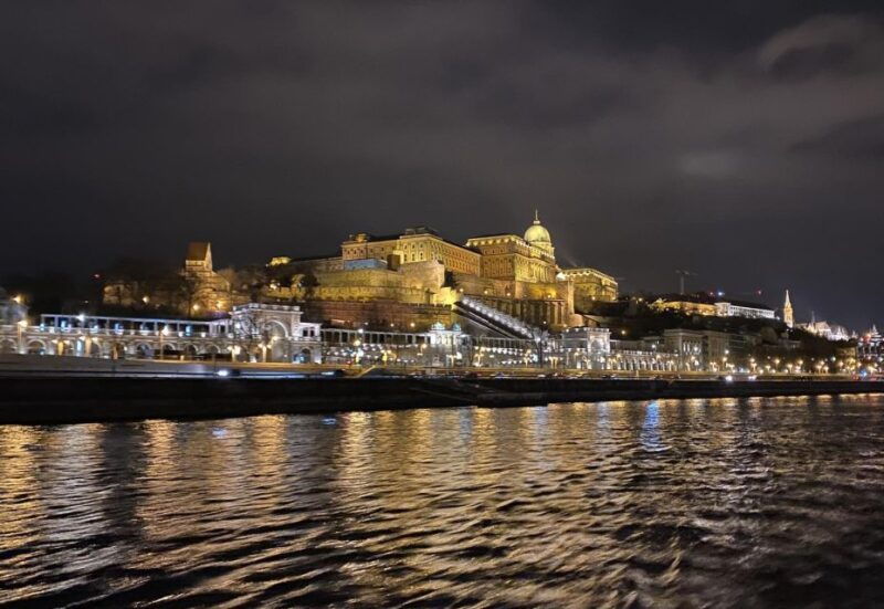 budapest-evening-cruise-and-dinner-with-welcome-drink