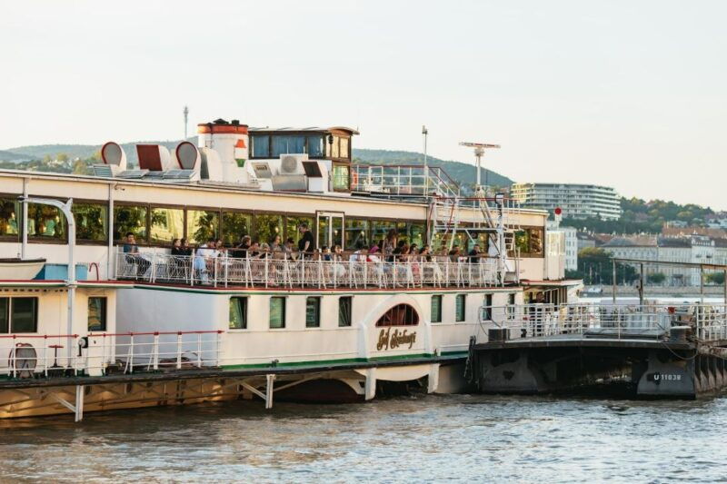budapest-evening-cruise-including-drinks-and-live-music