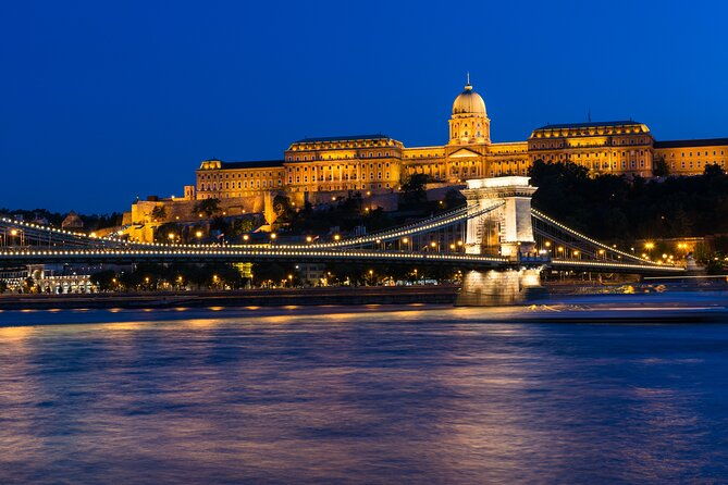 budapest-evening-sightseeing-cruise-and-unlimited-proseccos
