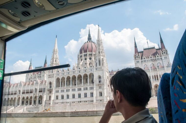 budapest-floating-bus-tour-by-land-and-water