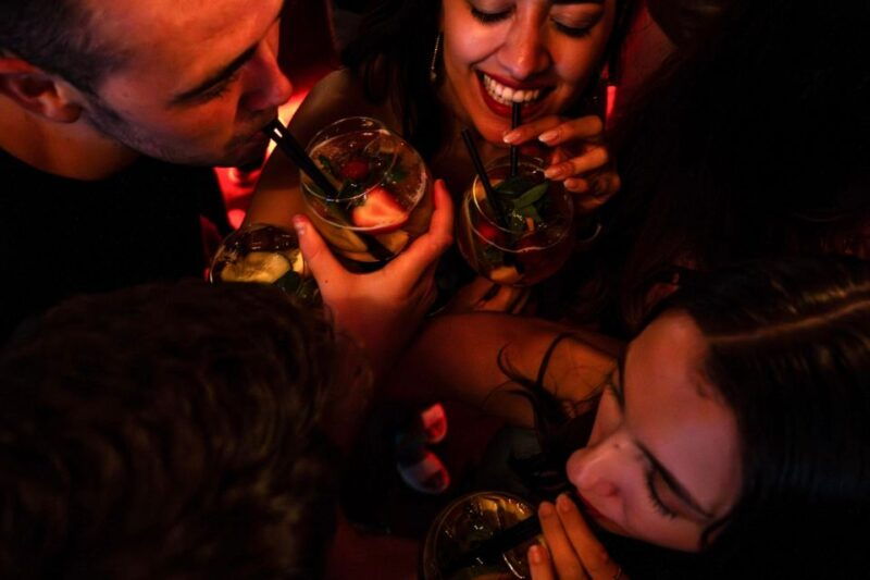 budapest-guided-bar-crawl-walking-tour