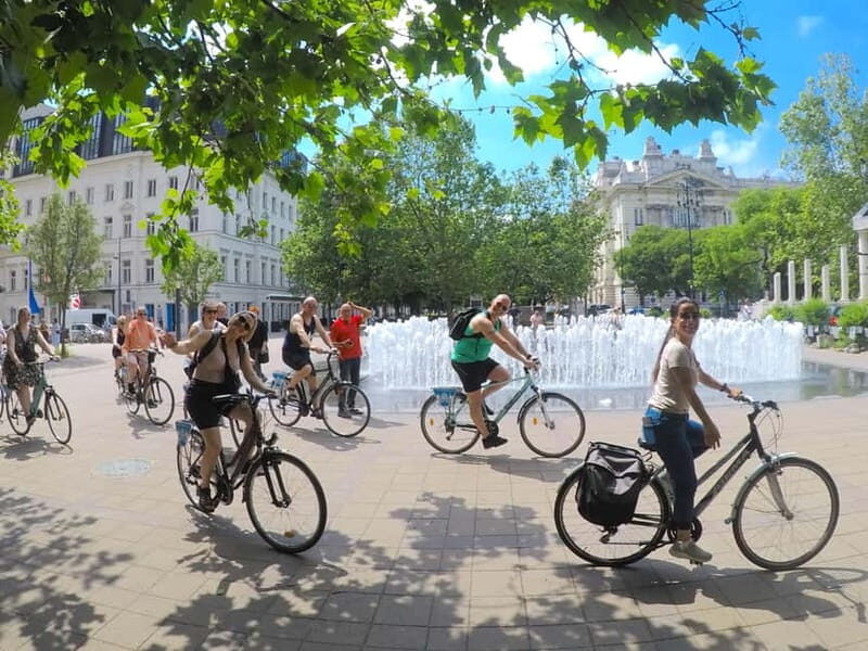 Budapest: Guided Bike & E-bike Tour with a Goulash - Key Points
