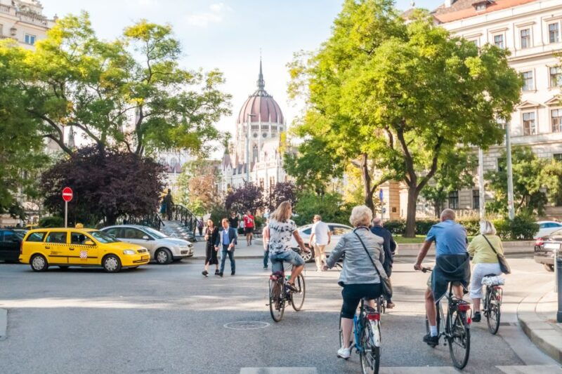 budapest-guided-city-discovery-bike-tour