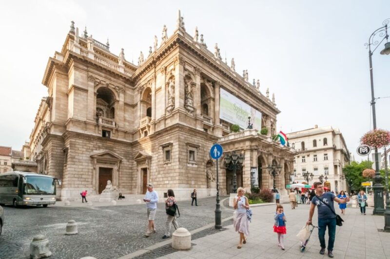 budapest-guided-city-discovery-bike-tour