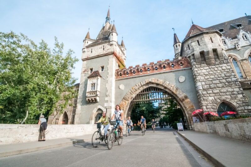 budapest-guided-city-discovery-bike-tour