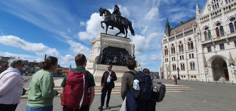 budapest-guided-city-walking-tour-in-buda-and-pest