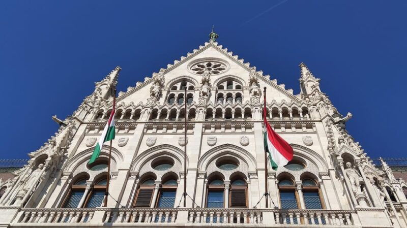 budapest-guided-city-walking-tour-in-buda-and-pest