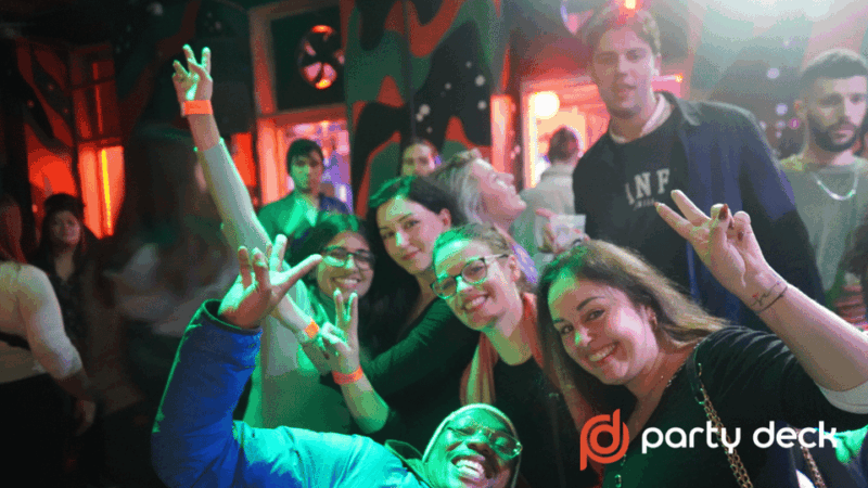 budapest-guided-crawl-to-ruin-bars-with-games-and-6-shots