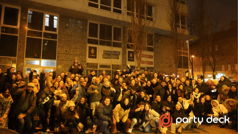 budapest-guided-crawl-to-ruin-bars-with-games-and-6-shots