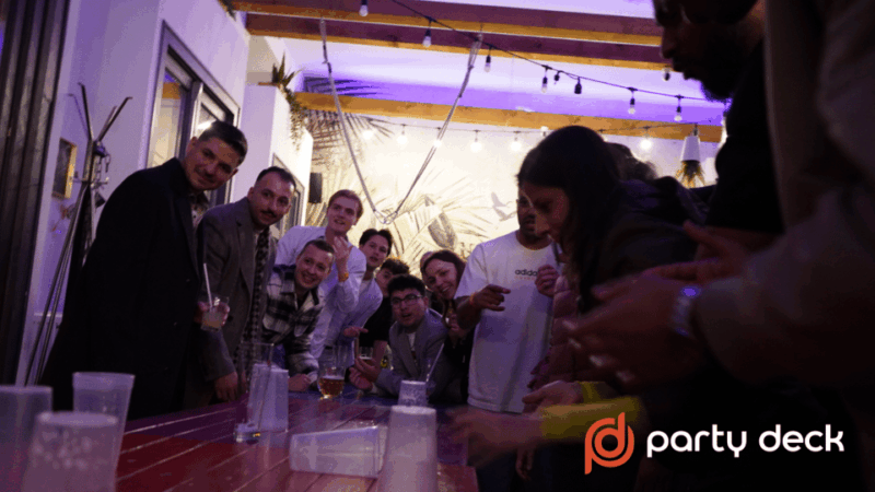 budapest-guided-crawl-to-ruin-bars-with-games-and-6-shots