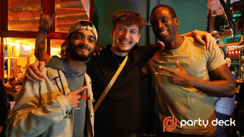 budapest-guided-crawl-to-ruin-bars-with-games-and-6-shots