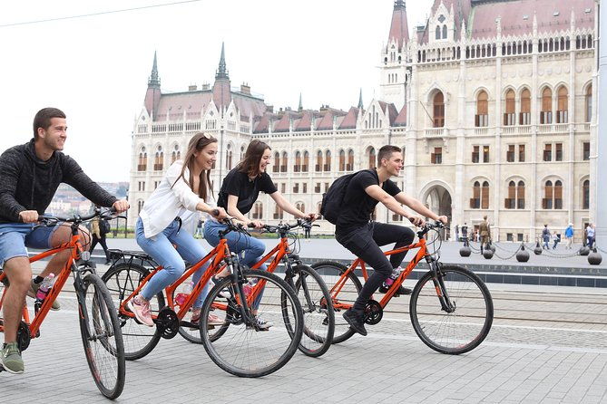budapest-guided-downtown-bicycle-tour-in-small-groups