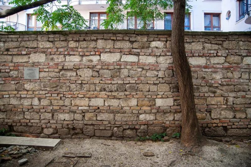 Budapest: Guided Jewish Tour with Ghetto Wall Exhibition - A Closer Look at the Tour Experience