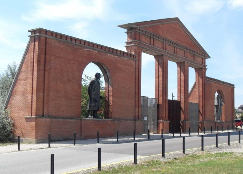 budapest-half-day-tour-life-behind-the-iron-curtain