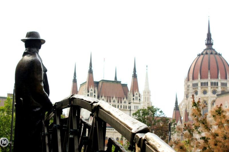 budapest-hammer-sickle-communism-walking-tour