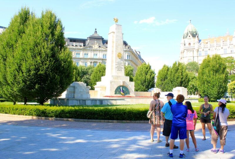 budapest-hammer-sickle-communism-walking-tour