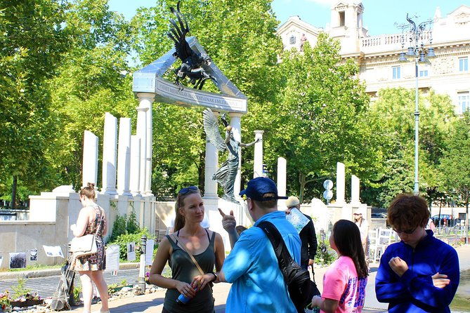 budapest-hammer-sickle-communist-times-tour