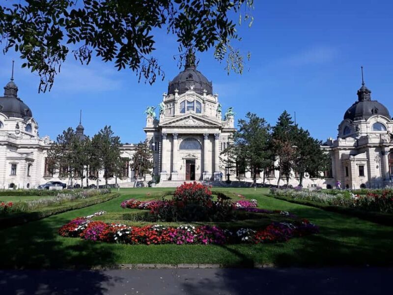 Budapest: Heroes' Square and City Park Tour with Folk Music - Key Points