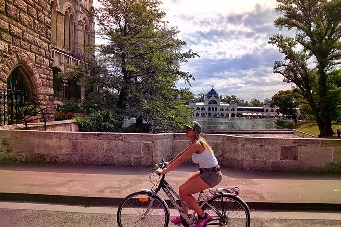 budapest-highlights-bike-tour-with-photo-breaks-2