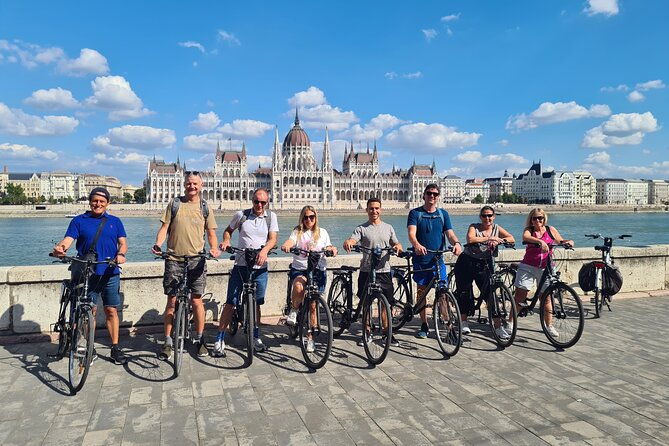 budapest-highlights-bike-tour-with-photo-breaks