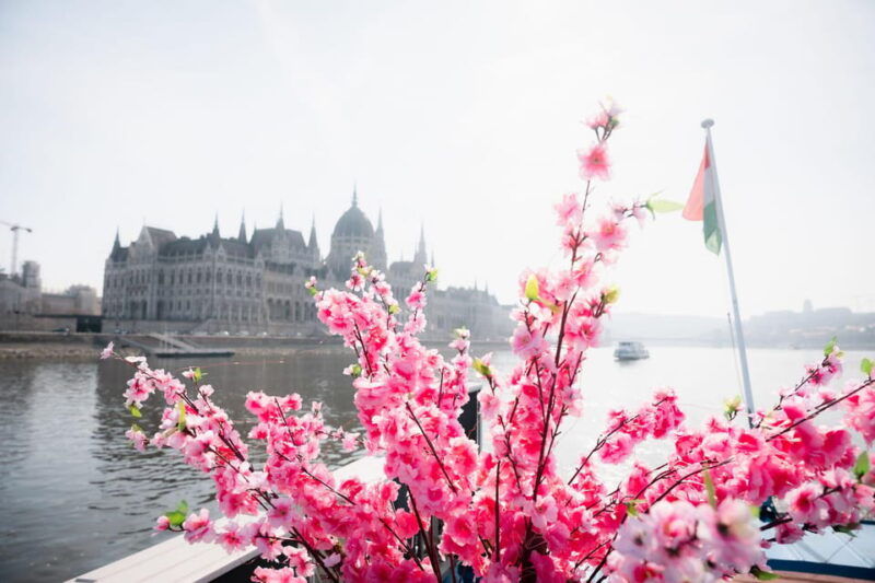 budapest-hop-on-daytime-sightseeing-cruise