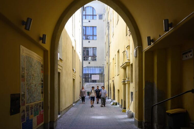 budapest-jewish-history-with-local-guide-synagogue-ticket