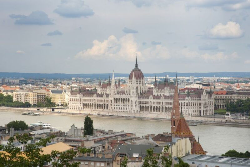 budapest-multilingual-highlights-tour