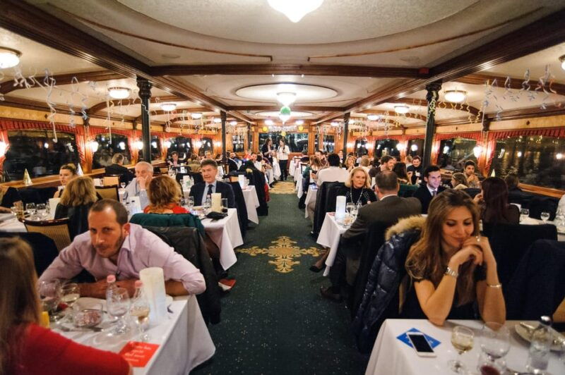 budapest-new-years-eve-party-cruise-with-food-live-show